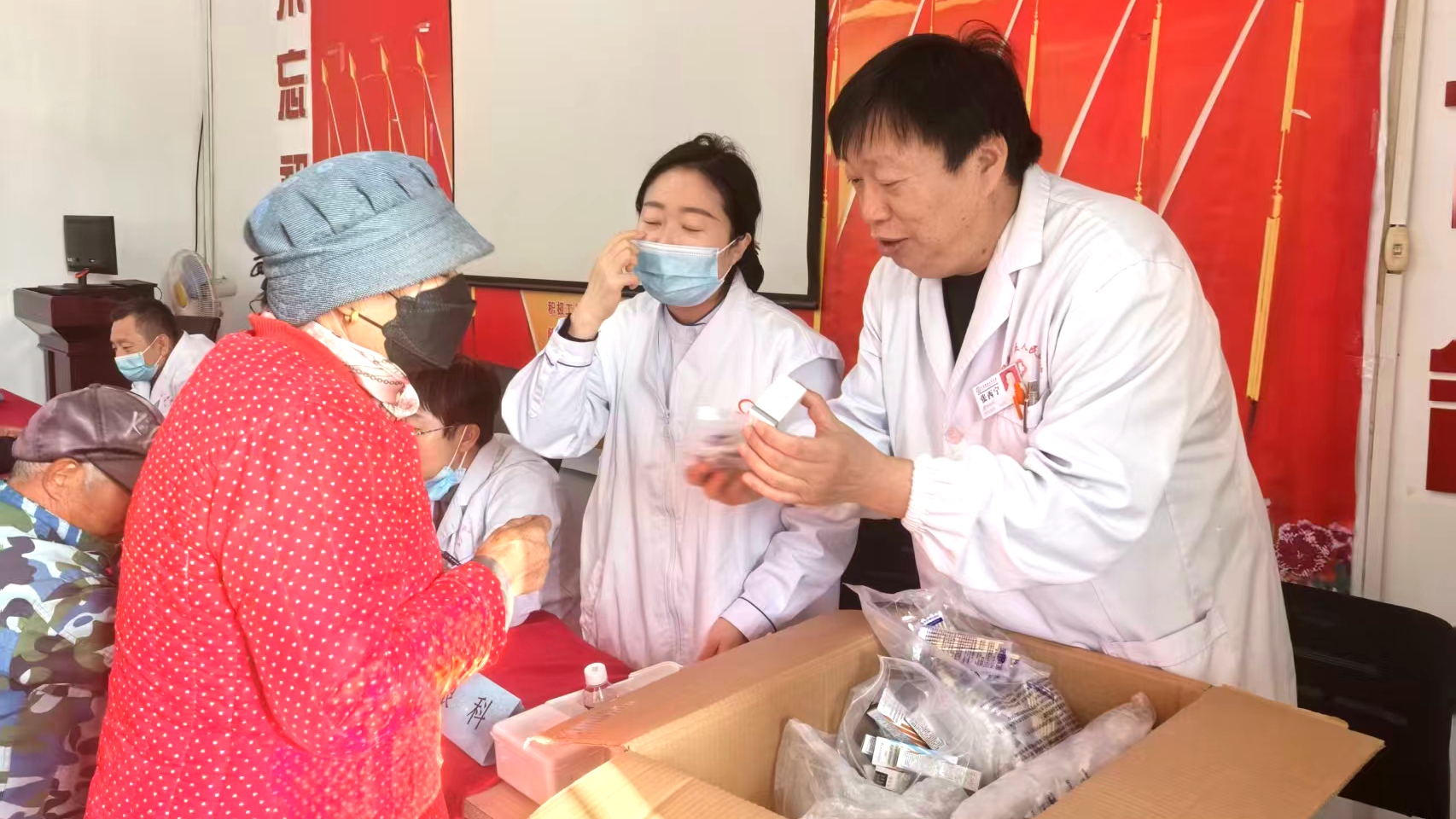 石嘴山义诊2.jpg 石嘴山义诊2.jpg