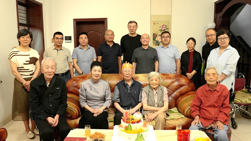 合影1.1.jpg